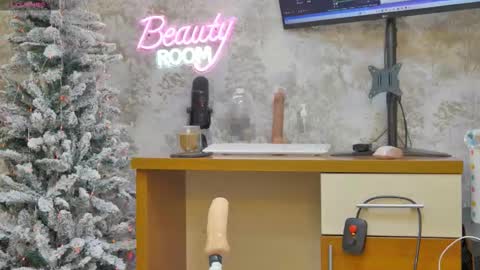 Anna online show from December 2025 08:05:01 PM