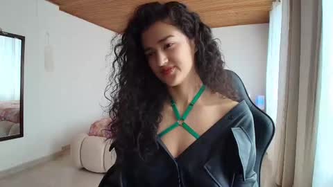 yourdreamgirl2025 online show from October 2025 02:08:02 PM