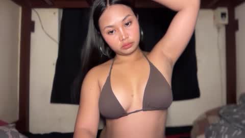 Snapshot of yourfantasyyy_ chatting on April 2026 07:54:01 PM yourfantasyyy_ online show from April 2026 07:54:01 PM