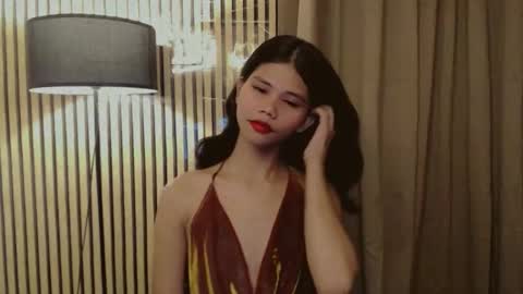 Vivian online show from November 2025 08:51:01 PM