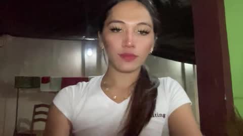 Snapshot of yourhotlove_jamellaxxx chatting on December 2025 01:51:01 PM LOVING JAMMELA online show from December 2025 01:51:01 PM