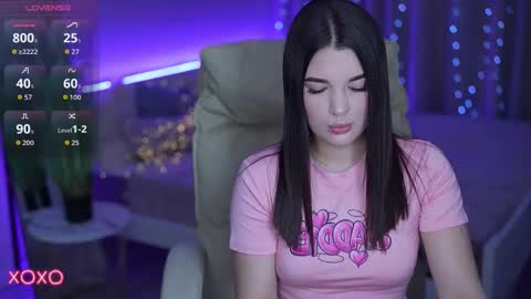 L O L A online show from October 2025 09:08:02 PM