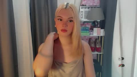 Snapshot of yourlovekylie chatting on June 2026 04:04:01 AM KYLIE MORE online show from June 2026 04:04:01 AM