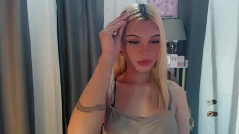 Snapshot of yourlovekylie chatting on June 2026 06:49:01 AM KYLIE MORE online show from June 2026 06:49:01 AM