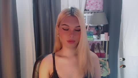 Snapshot of yourlovekylie chatting on June 2026 10:15:01 AM KYLIE MORE online show from June 2026 10:15:01 AM