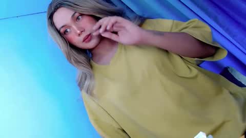 Snapshot of yourlovingpearl chatting on May 2026 10:33:02 AM PEARL online show from May 2026 10:33:02 AM