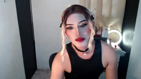 Snapshot of yournaughtykendal chatting on August 2026 03:23:02 AM TIFFANY SUCKING QUEEN online show from August 2026 03:23:02 AM