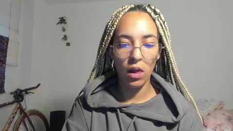 Snapshot of youwishtobeme chatting on December 2024 10:59:02 PM elizabeth ju online show from December 2024 10:59:02 PM