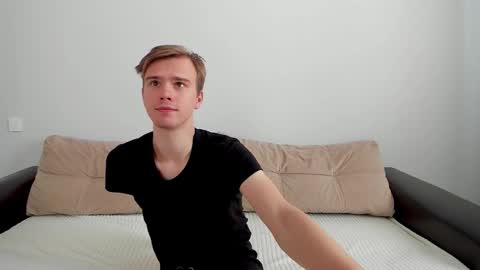 Yue Lang and Samm online show from September 2025 09:00:02 AM