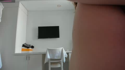 Snapshot of yuki_mii chatting on May 2026 04:18:01 AM Yuki online show from May 2026 04:18:01 AM