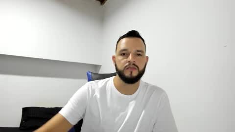 YULIAN online show from November 2025 10:32:02 PM