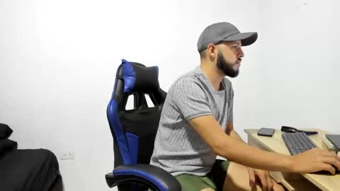 YULIAN online show from November 2025 04:33:02 AM