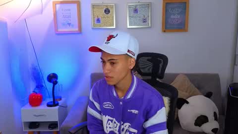 yulian_vasquez online show from November 2025 12:16:02 PM