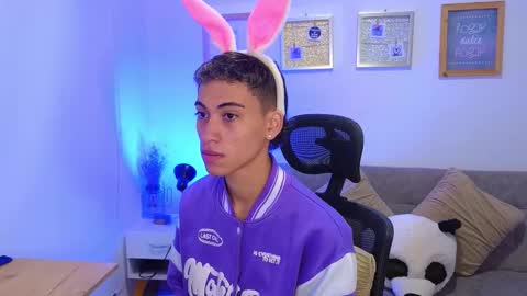 yulian_vasquez online show from December 2025 12:22:02 PM