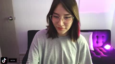 Yulienne online show from November 2025 12:43:01 AM