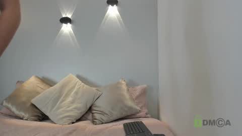 yulievans online show from December 2024 07:03:02 PM