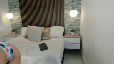 yulievans online show from January 2025 07:17:02 PM