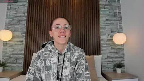 yulievans online show from October 2025 01:10:01 PM