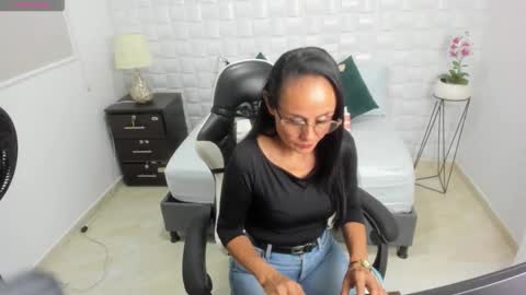 Y U L I T Z A online show from January 2026 11:34:01 AM