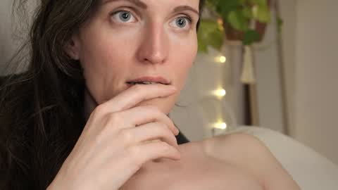 yulla dao online show from February 2025 06:06:01 PM