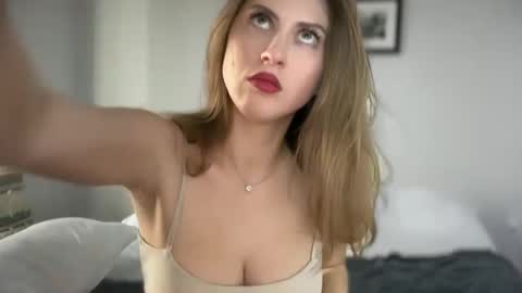 yumiandwolf online show from January 2025 07:49:01 PM