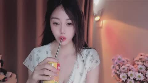 Snapshot of yuner0715 chatting on June 2026 03:37:02 AM YunEr online show from June 2026 03:37:02 AM