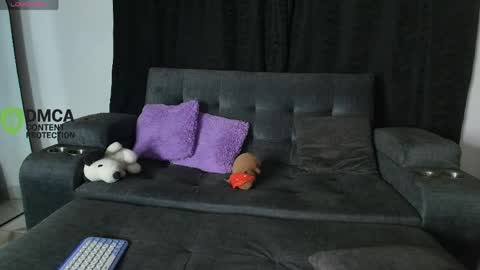 Snapshot of yungelitamor_ chatting on April 2026 04:39:01 AM ELITA online show from April 2026 04:39:01 AM