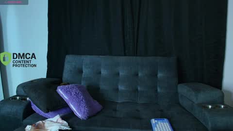 Snapshot of yungelitamor_ chatting on May 2026 04:52:01 AM ELITA online show from May 2026 04:52:01 AM