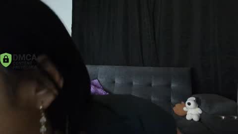 Snapshot of yungelitamor_ chatting on May 2026 04:53:02 AM ELITA online show from May 2026 04:53:02 AM