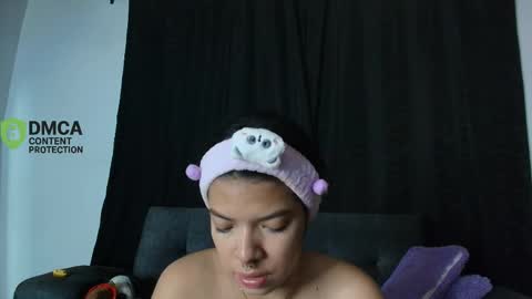 Snapshot of yungelitamor_ chatting on May 2026 04:52:01 AM ELITA online show from May 2026 04:52:01 AM