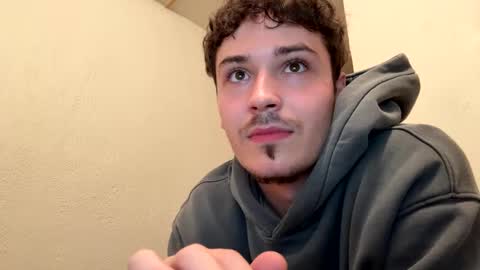 Snapshot of yungstudbev chatting on September 2025 03:54:01 AM yungstudbev online show from September 2025 03:54:01 AM