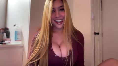 Snapshot of yurika_suckxx chatting on May 2026 12:28:02 AM GODDESS SOFIA online show from May 2026 12:28:02 AM