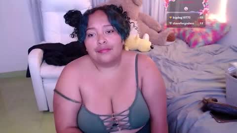 Snapshot of yvonn_jlove chatting on November 2025 01:41:02 AM yvonn online show from November 2025 01:41:02 AM
