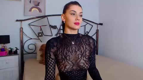 Snapshot of yvonneeverlee chatting on December 2024 08:27:02 PM I V Y online show from December 2024 08:27:02 PM