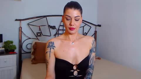 Snapshot of yvonneeverlee chatting on January 2025 08:54:01 PM I V Y online show from January 2025 08:54:01 PM