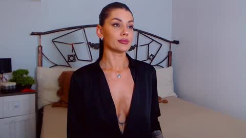 Snapshot of yvonneeverlee chatting on March 2025 09:00:02 PM I V Y online show from March 2025 09:00:02 PM