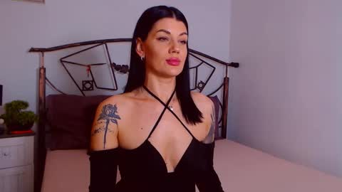 Snapshot of yvonneeverlee chatting on October 2025 07:36:02 PM I V Y online show from October 2025 07:36:02 PM