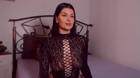 Snapshot of yvonneeverlee chatting on May 2026 07:43:01 PM I V Y online show from May 2026 07:43:01 PM