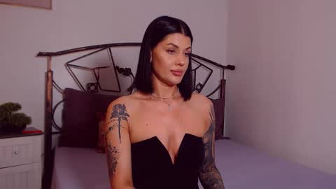 Snapshot of yvonneeverlee chatting on May 2026 07:56:01 PM I V Y online show from May 2026 07:56:01 PM