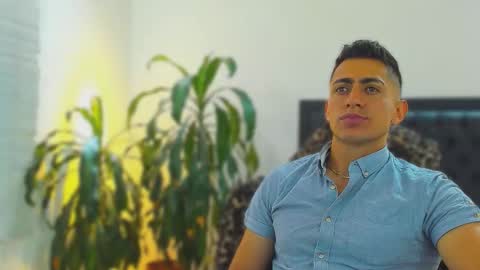 zachpri20 online show from October 2025 05:51:02 AM