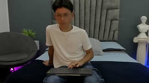 Snapshot of zack_dehaan chatting on June 2026 04:06:01 AM Zack Dehaan online show from June 2026 04:06:01 AM
