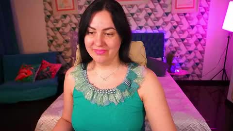 Snapshot of zafiramoonn chatting on April 2026 12:50:02 PM Zafiramoonn online show from April 2026 12:50:02 PM