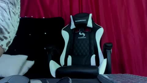 Snapshot of zafiro_winslow chatting on December 2024 10:49:01 AM GODDESS ZAFIRO WINSLOW online show from December 2024 10:49:01 AM