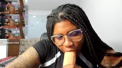 Snapshot of zahra_rose chatting on June 2026 08:57:02 PM zahra_rose online show from June 2026 08:57:02 PM