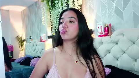 Snapshot of zaira_bonny chatting on June 2026 03:35:02 PM Zaira Bonny online show from June 2026 03:35:02 PM