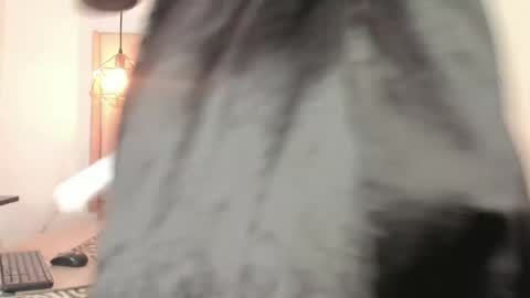 ZAMIRA online show from April 2026 01:31:01 PM