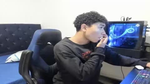 Snapshot of zammcito_ chatting on December 2024 02:31:02 AM zamm online show from December 2024 02:31:02 AM