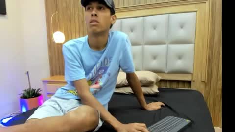 Snapshot of zane_belville chatting on May 2026 12:02:01 PM Zane Belville online show from May 2026 12:02:01 PM