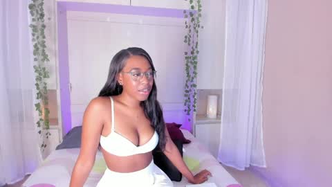 SARA  online show from April 2026 10:33:02 PM