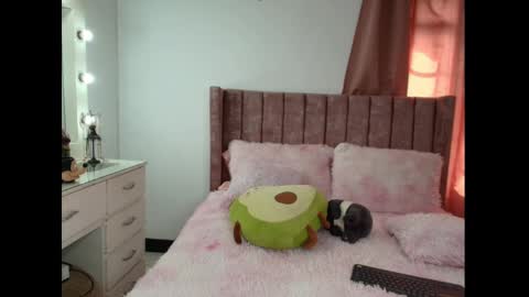 ZaraQuiinn online show from February 2025 08:03:01 PM